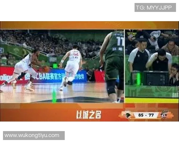 布朗遭遇滑铲未判犯规主裁解释两人滑倒导致未吹哨